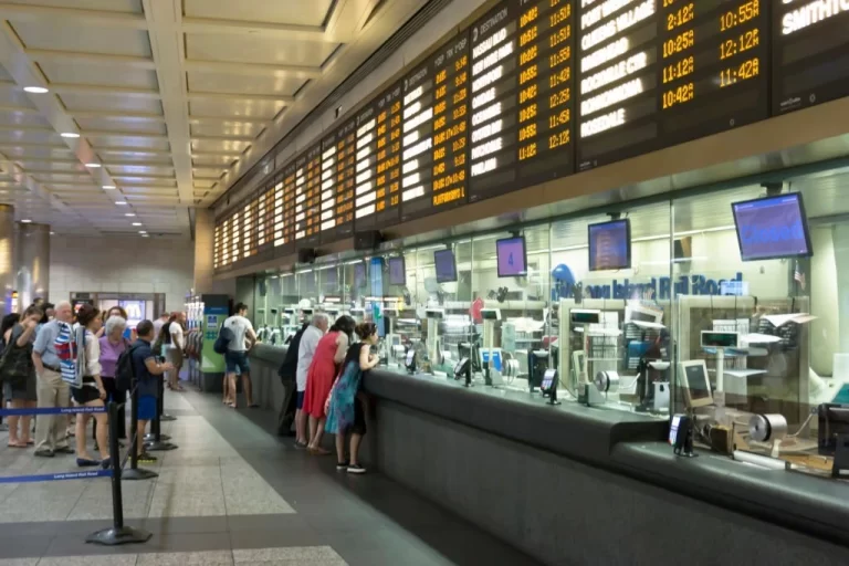 What are the Benefits of Flying with American Airlines?