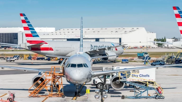 How Does American Airlines Determine Boarding Orders?