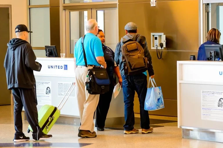 What Time is American Airlines Early Check-in?