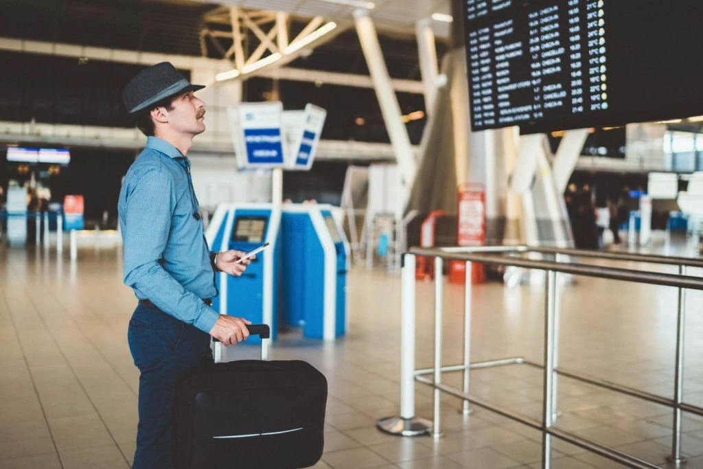 How Much Cash Can I Carry on American Airlines?