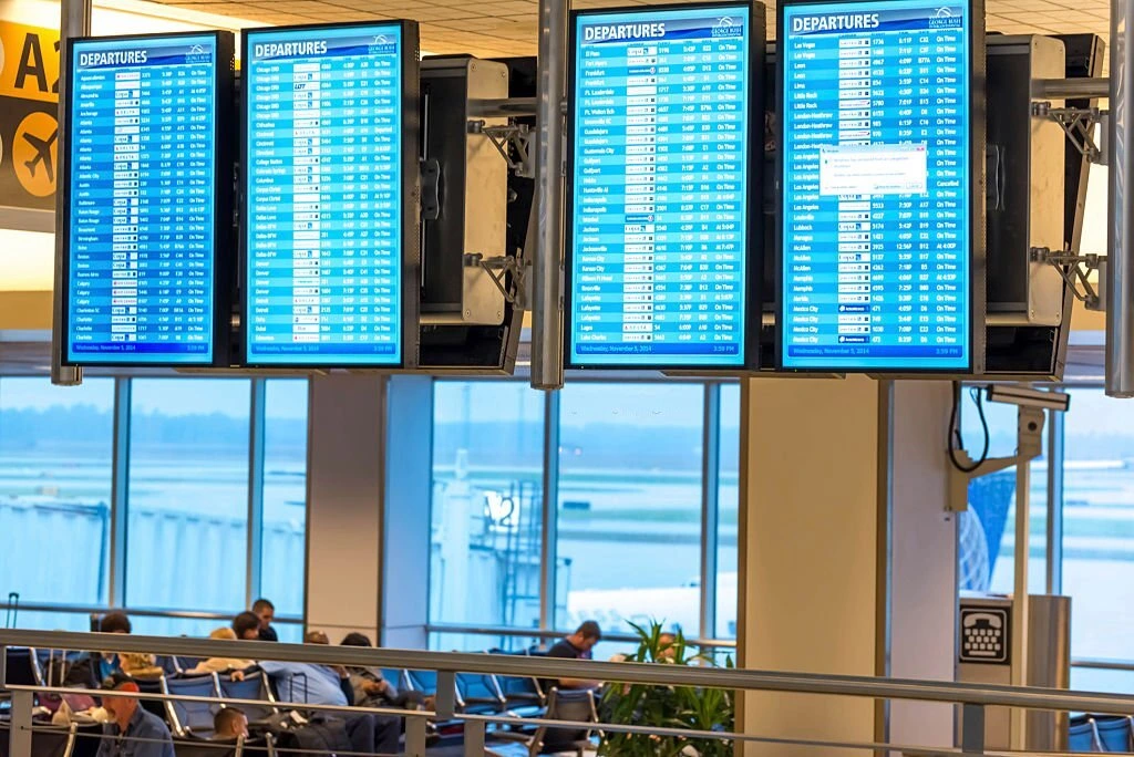 What time is American Airlines' early check-in