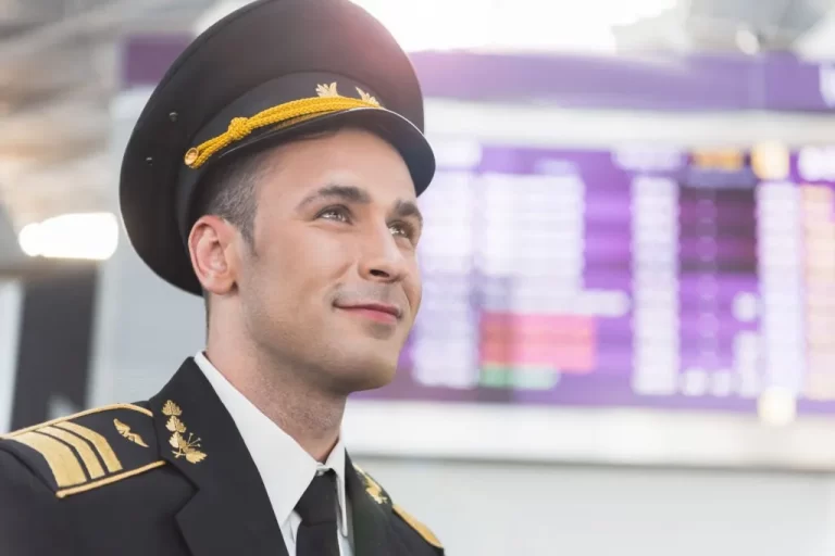 Do American Airlines Employees Get Paid Weekly?