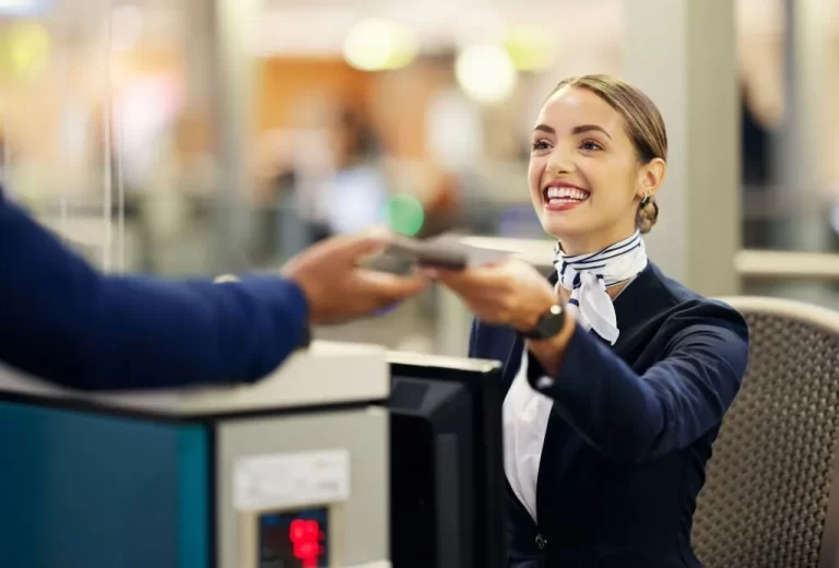 Does American Airlines Pay for Holidays?
